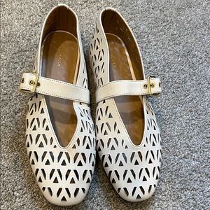 NWOT Ann Taylor Elegant White Cutout Women's Flats leather size 9.5